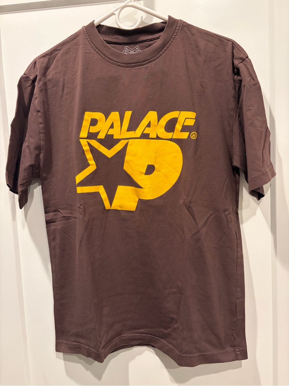 PALACE Skater brand Mens Brown T-Shirt with Yellow Star Logo - Size M
